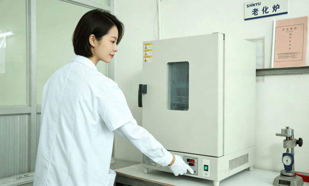 اختبار تحمل الحرارة في Shinyu Plastic